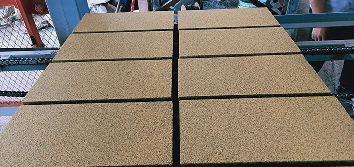 PC磚生產(chǎn)-PC磚機(jī)