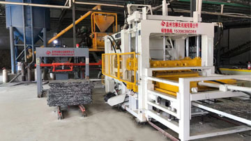 PC磚、透水磚生產(chǎn)現(xiàn)場(chǎng)