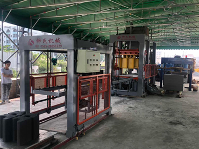 路沿石、護(hù)坡磚、擋土磚生產(chǎn)效果